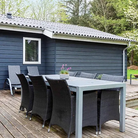 6 Person In Veslos-by Traum